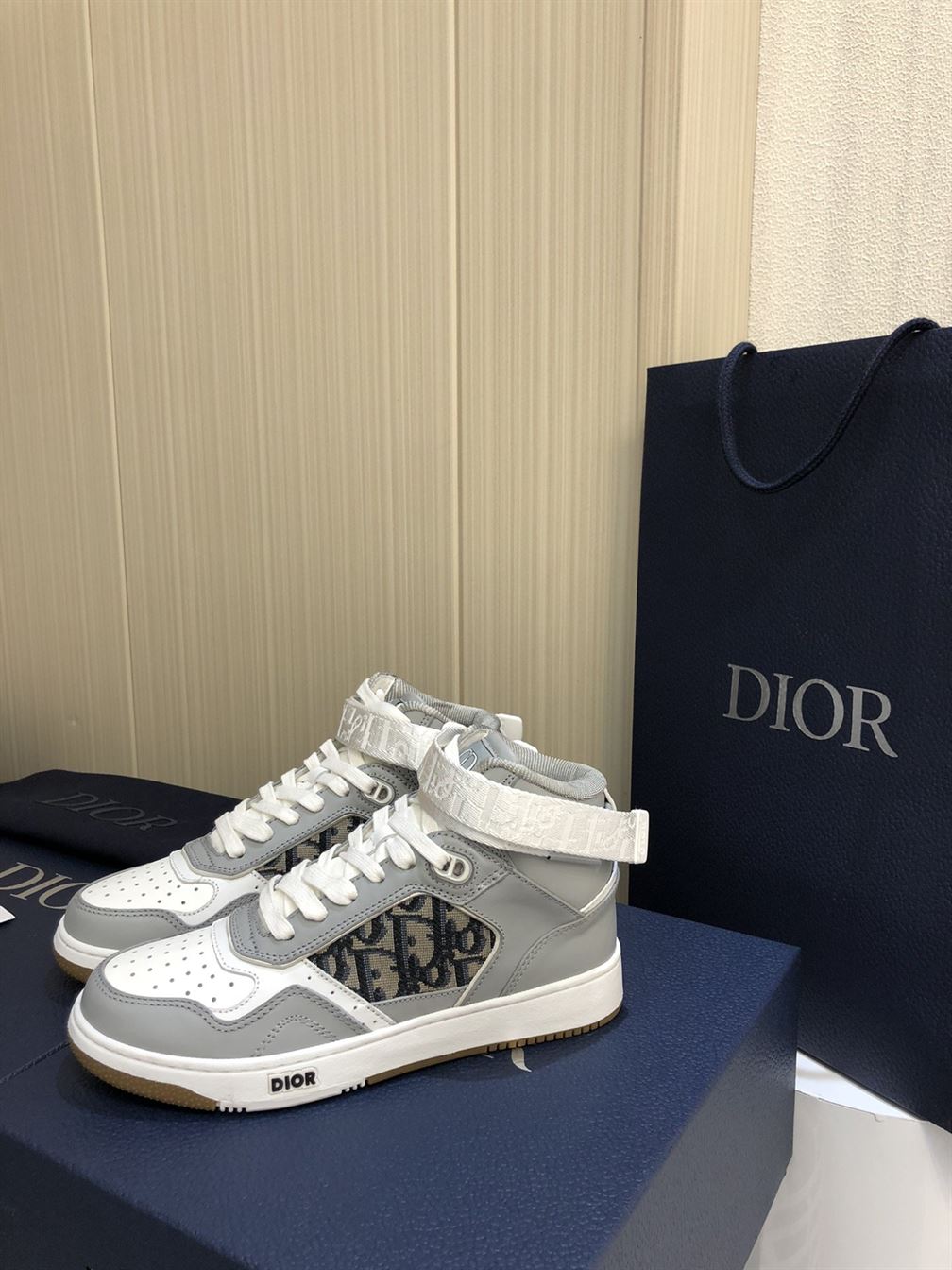 D10r B27 HIGH-TOP SNEAKER   DO009