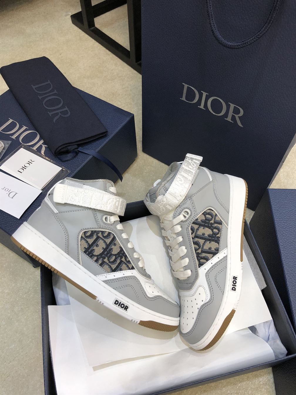D10r B27 HIGH-TOP SNEAKER   DO009
