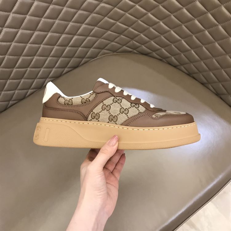 Gvc*1 MEN S GG EMBOSSED SNEAKER   GCC033