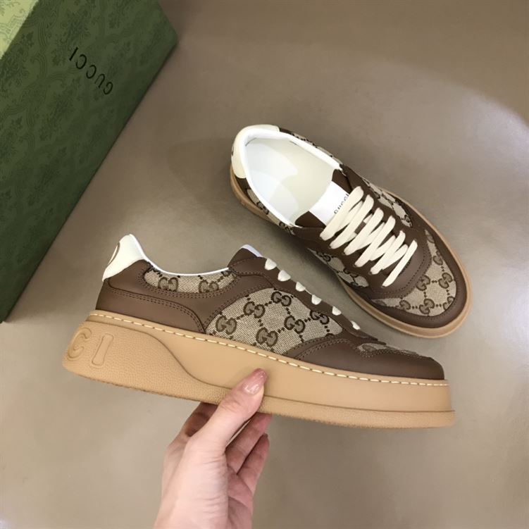 Gvc*1 MEN S GG EMBOSSED SNEAKER   GCC033