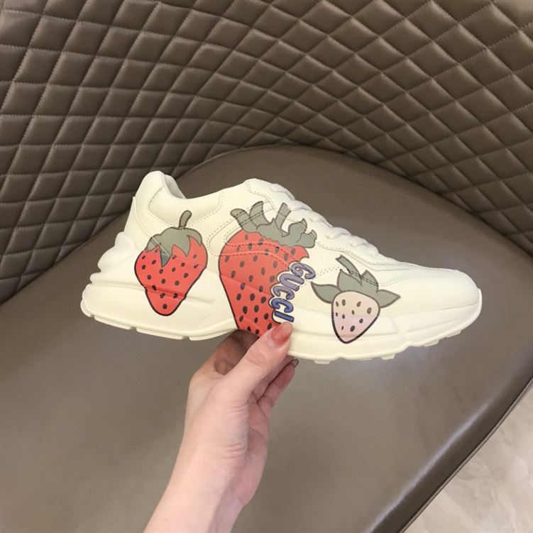 Gvc*1 RHYTON STRAWBERRY SNEAKERS   GCC018
