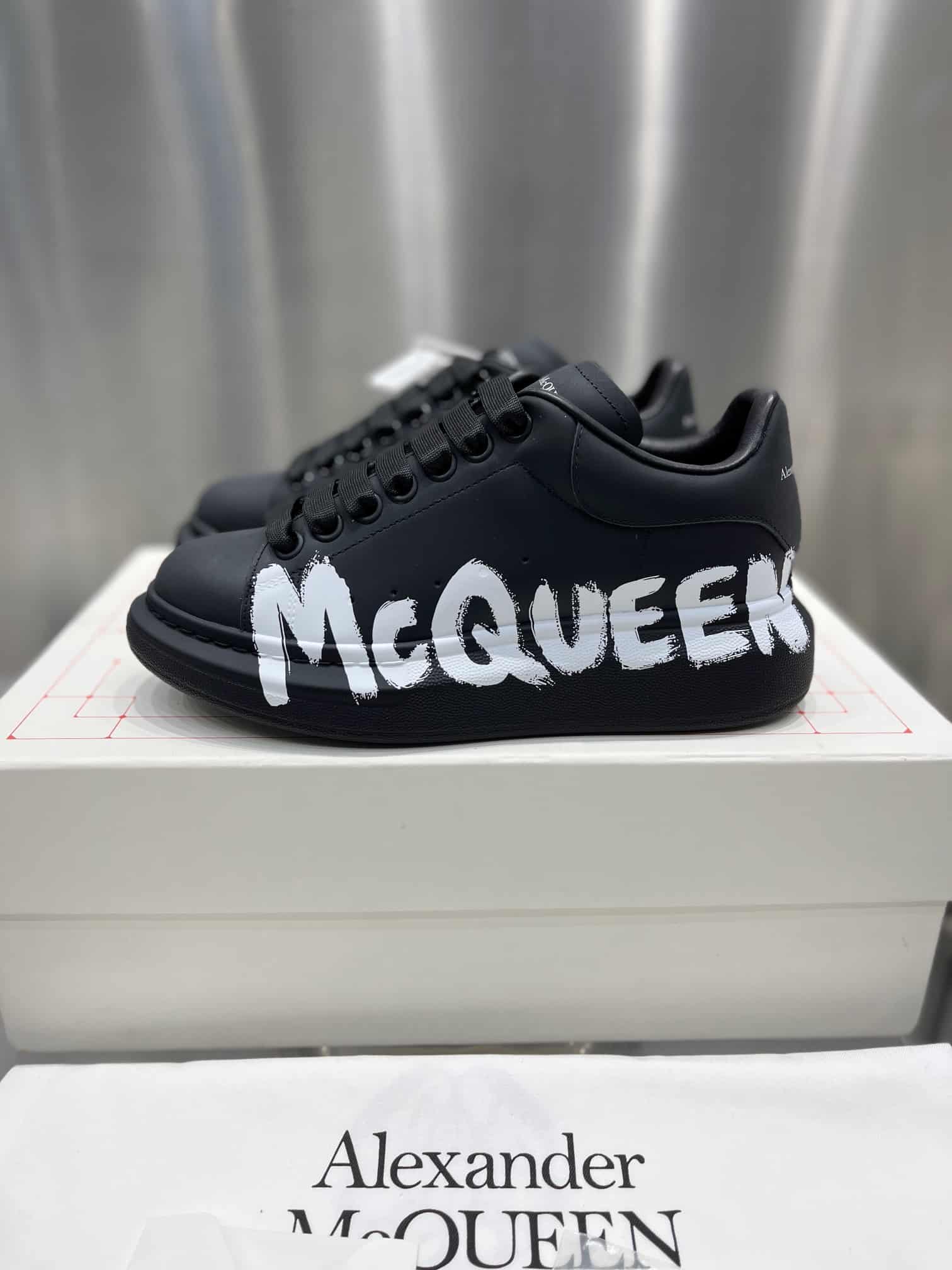 A1exa*der Mcqv*en SNEAKER   AM26