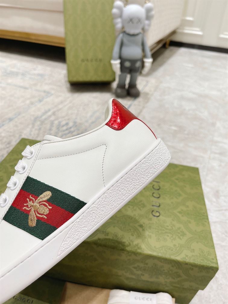 Gvc*1 Dupes Shoes ACE SNEAKER WHITE LEATHER WITH BEE   GCC087