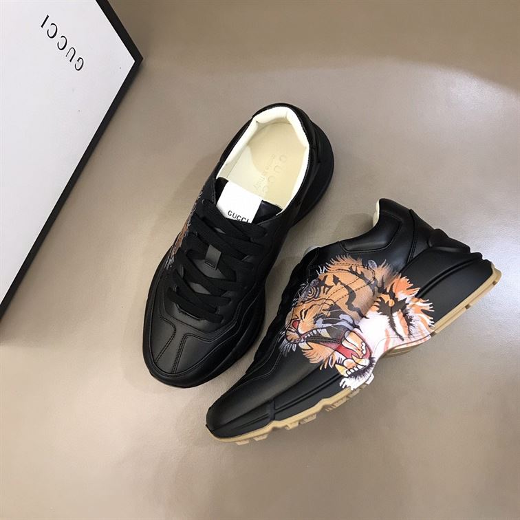 Gvc*1 RHYTON LEATHER SNEAKER WITH TIGER   GCC017