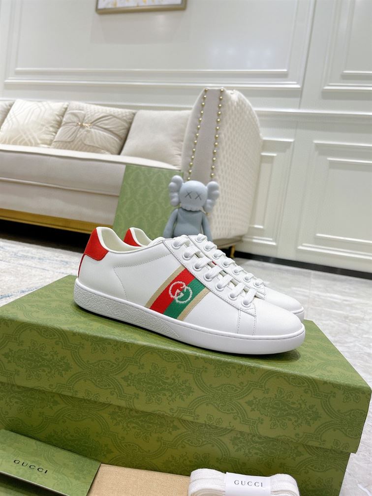 Gvc*1 Dupes Shoes INTERLOCKING G SNEAKERS   GCC092