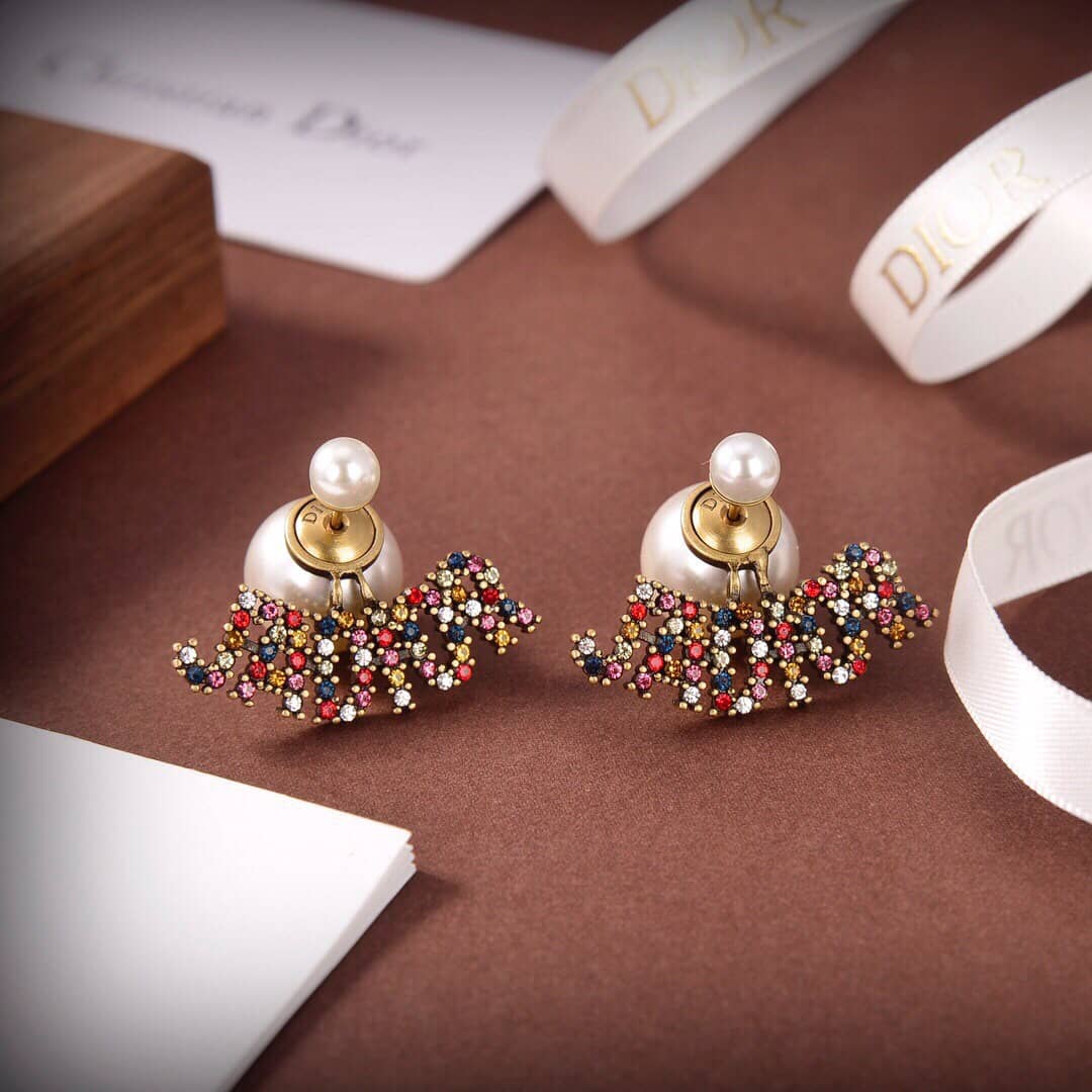 Best Chr1st1an D10r Classic Earring