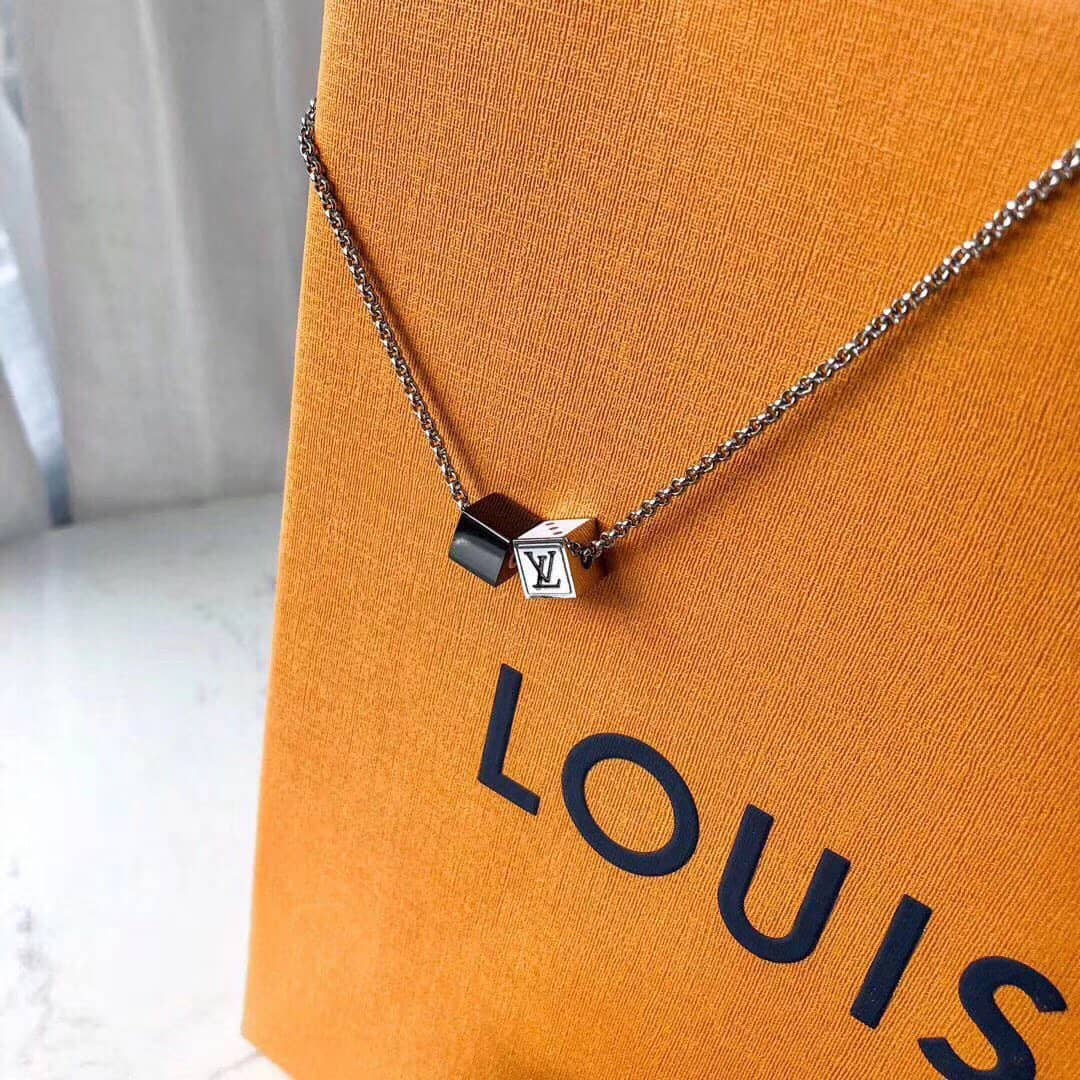 High Quality L0vis Vvtt0n Necklace