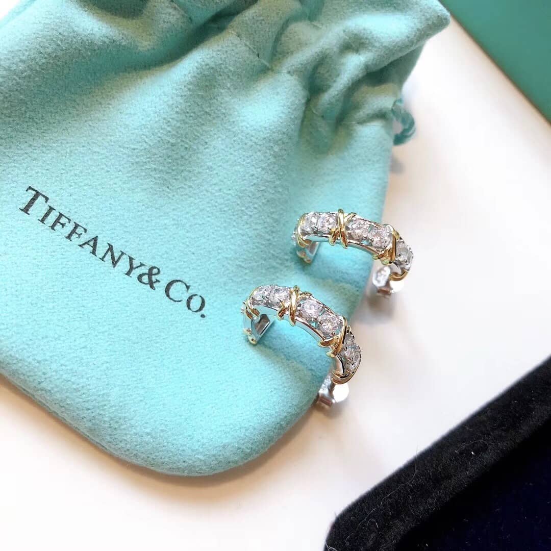 Knockoff T*f*ny Logo Earring