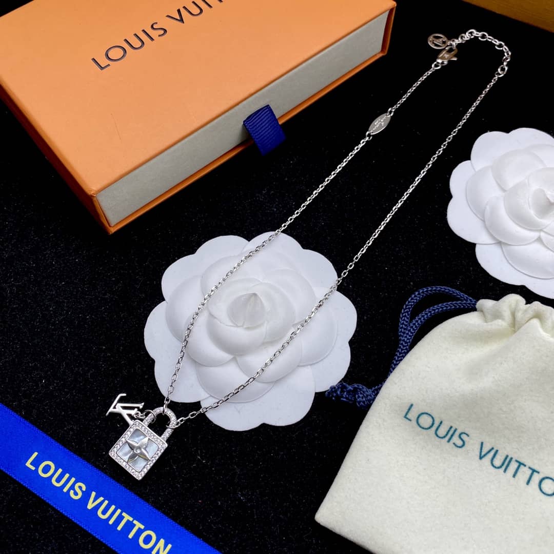 L0vis Vvtt0n Necklace First Copy
