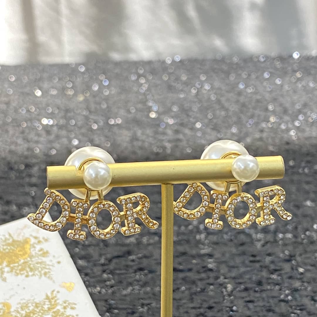 Best Chr1st1an D10r Classic Earring