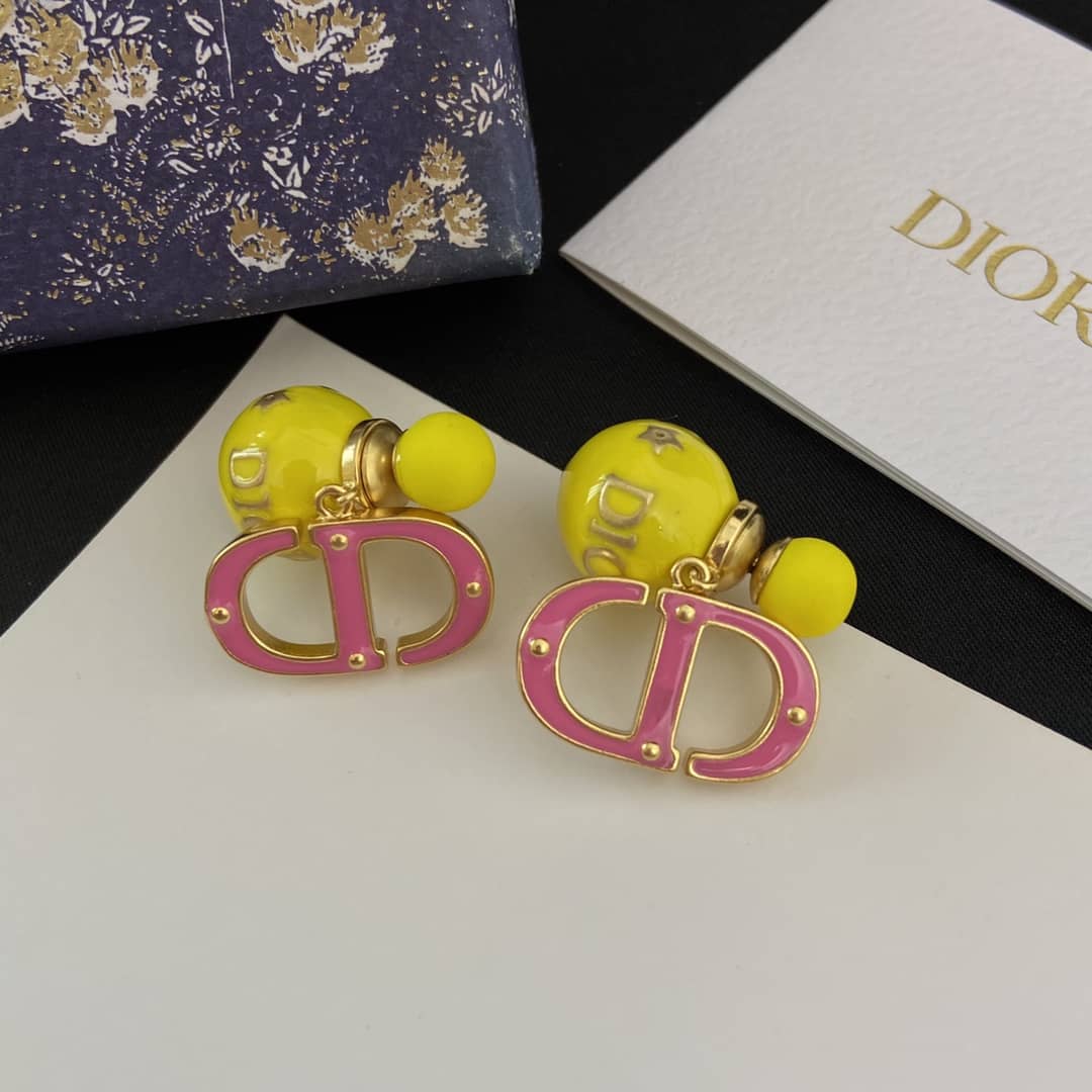Best Chr1st1an D10r Classic Earring