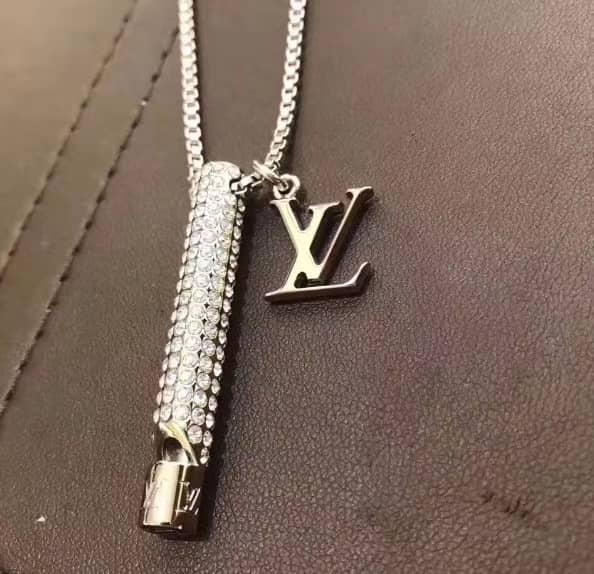 Wholesale L0vis Vvtt0n AAA+ Necklace