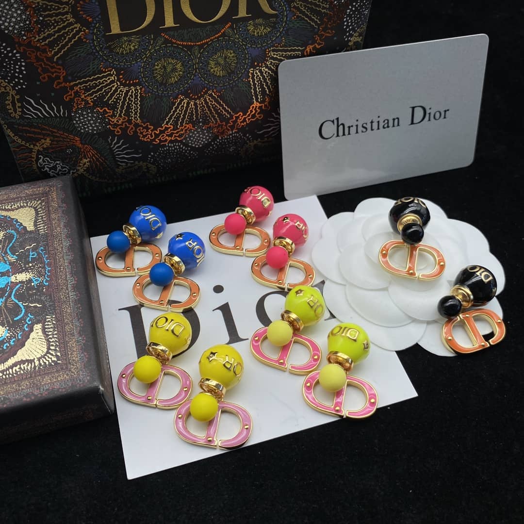 Best Chr1st1an D10r Classic Earring