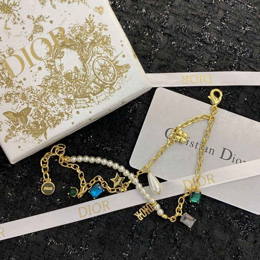 Best Chr1st1an D10r Classic Bracelet