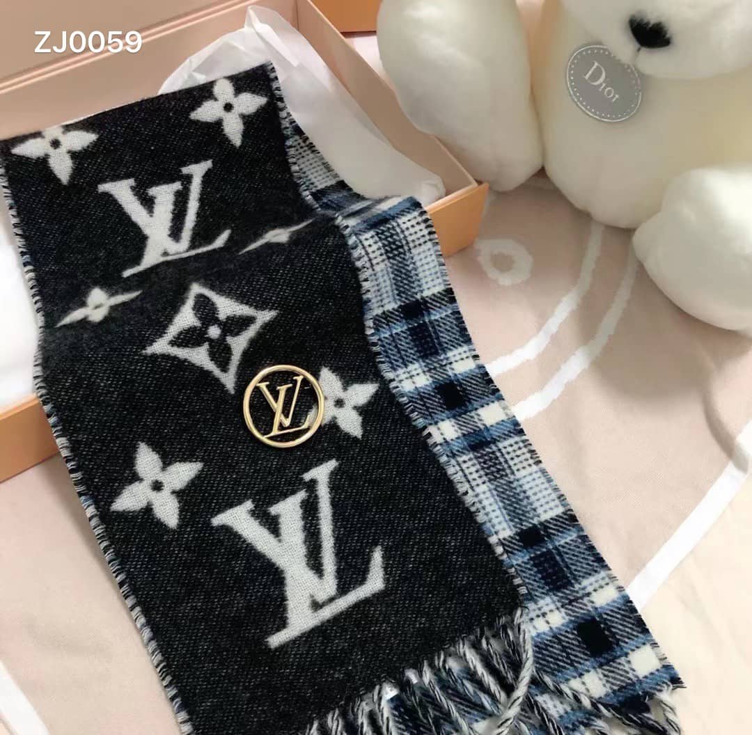 Fake L0vis Vvtt0n Logo Brooch