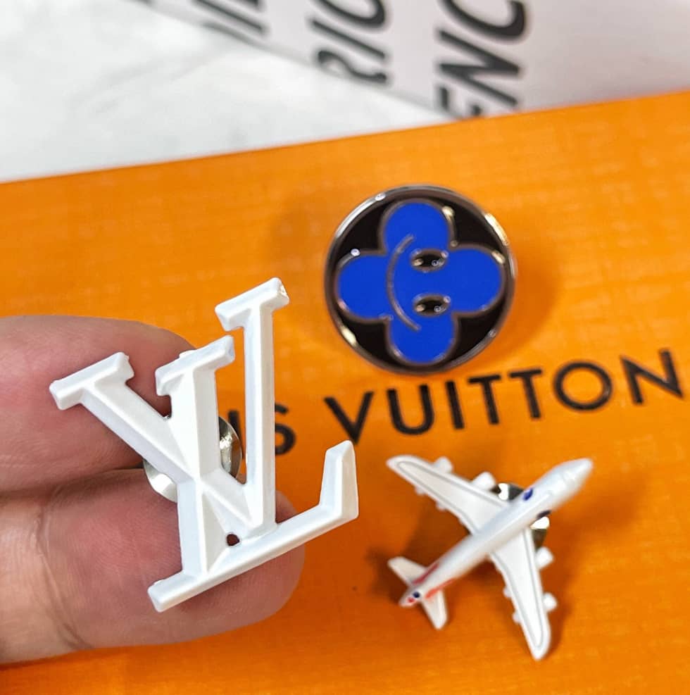 Replica L0vis Vvtt0n Brooch