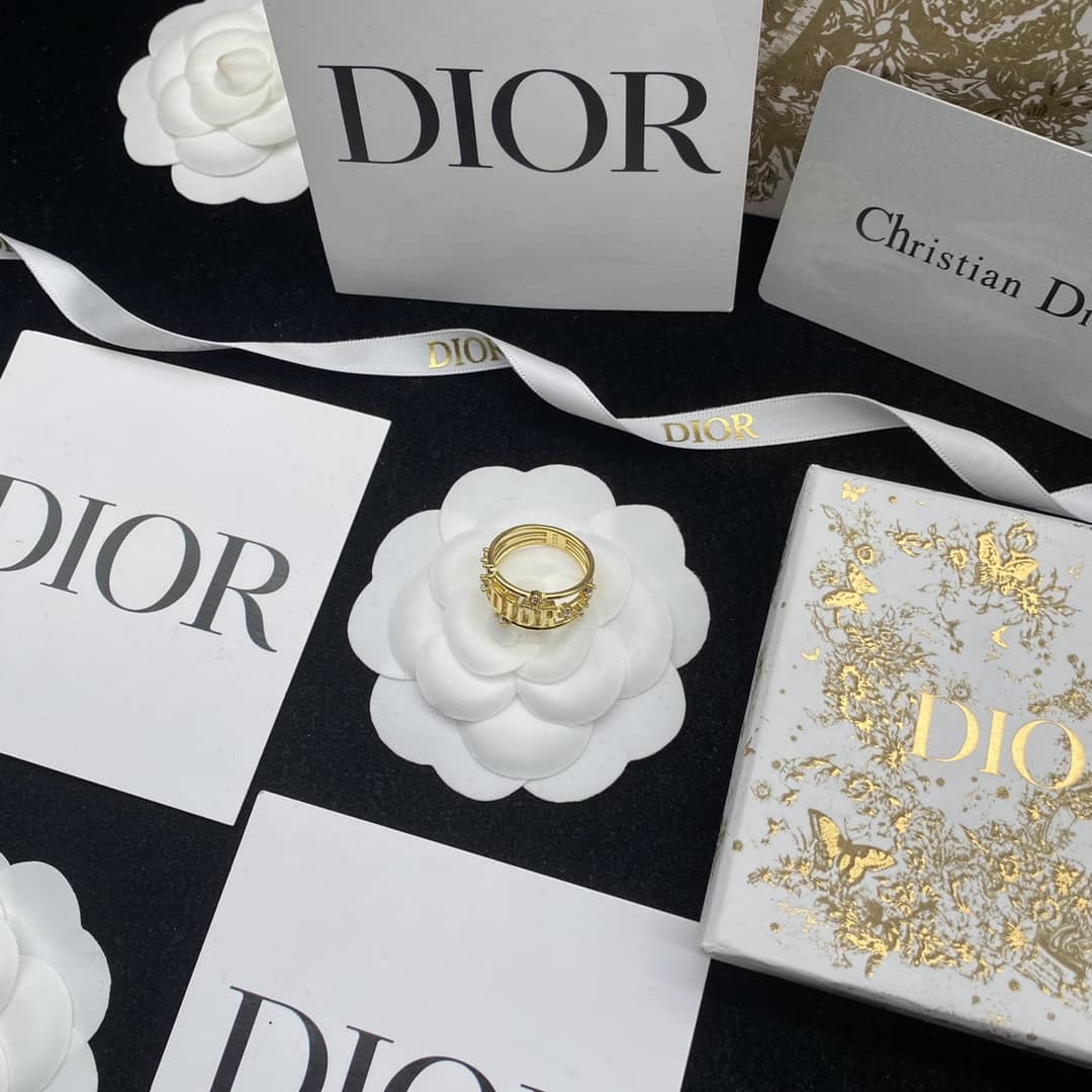 Top Quality Chr1st1an D10r Ring