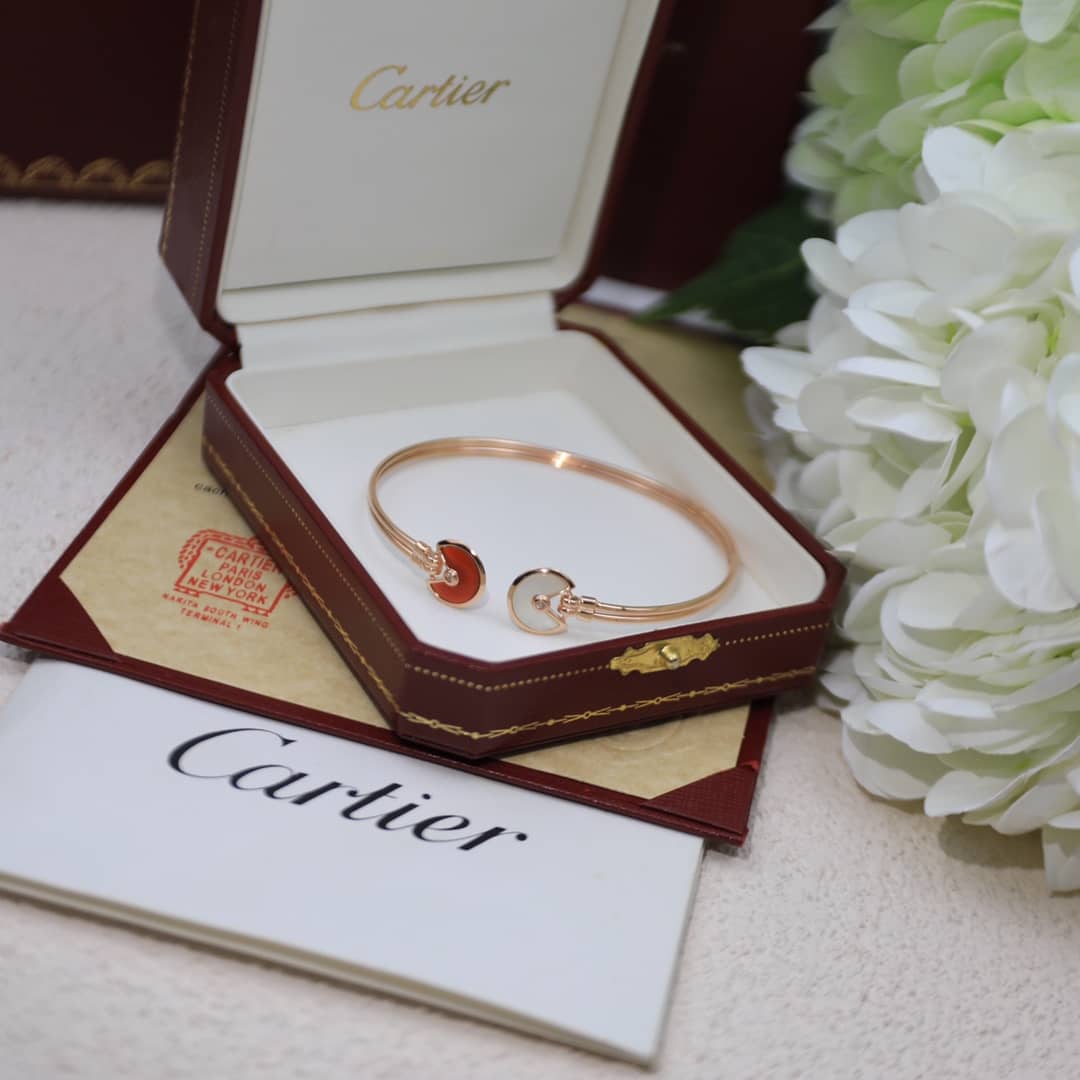 7 Star Ca*t1er Bracelet