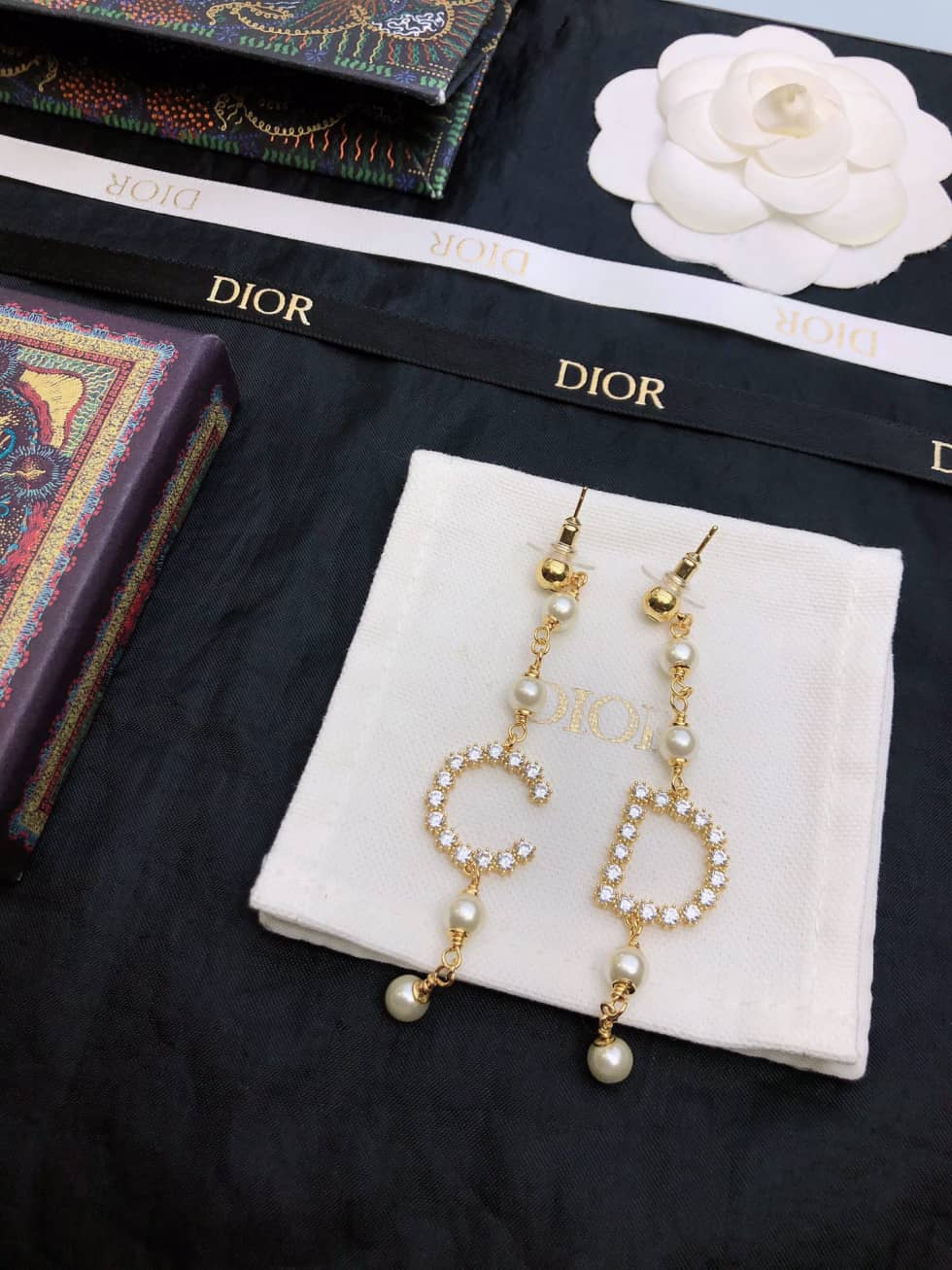 Best Chr1st1an D10r Classic Earring