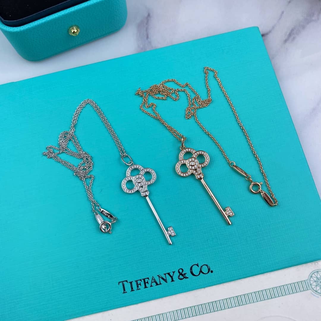 T*f*ny Necklace For Sale