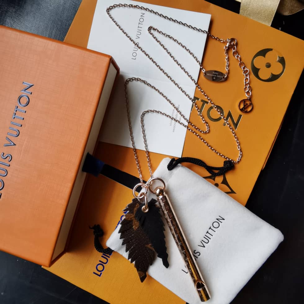 Fake L0vis Vvtt0n Logo Necklace