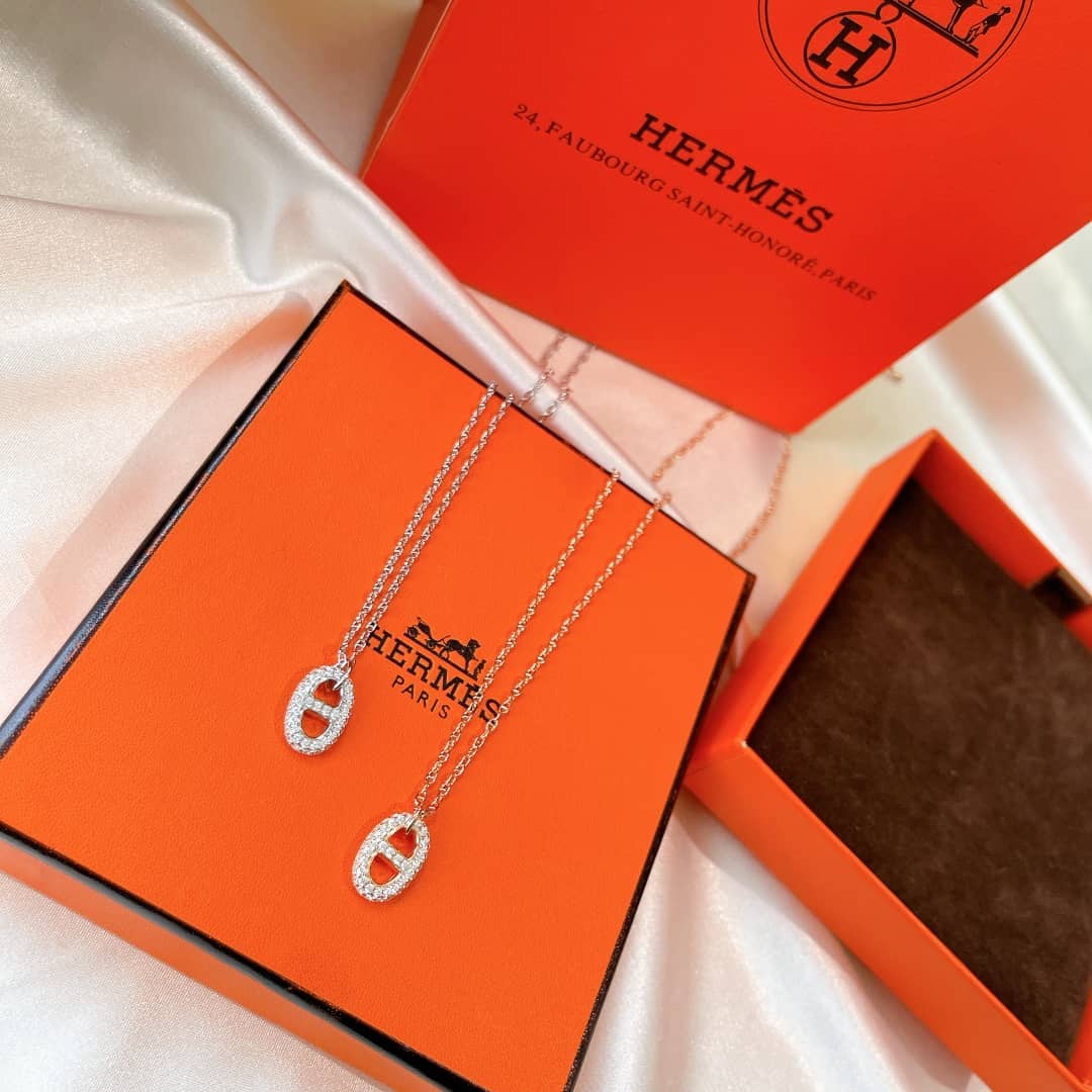 Fake H**me5 Logo Necklace
