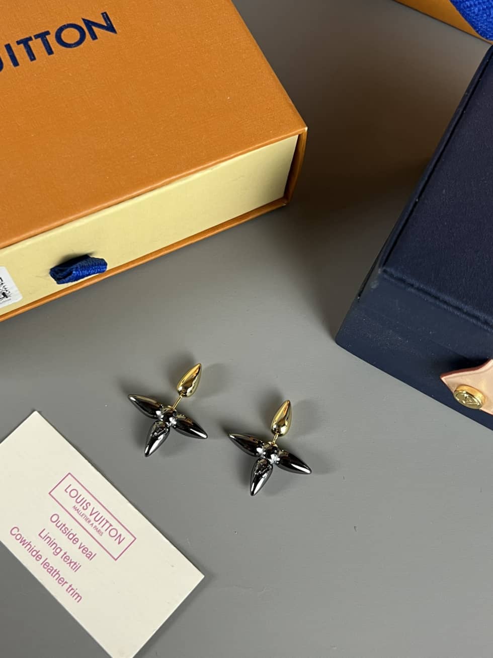 L0vis Vvtt0n Earring For Sale