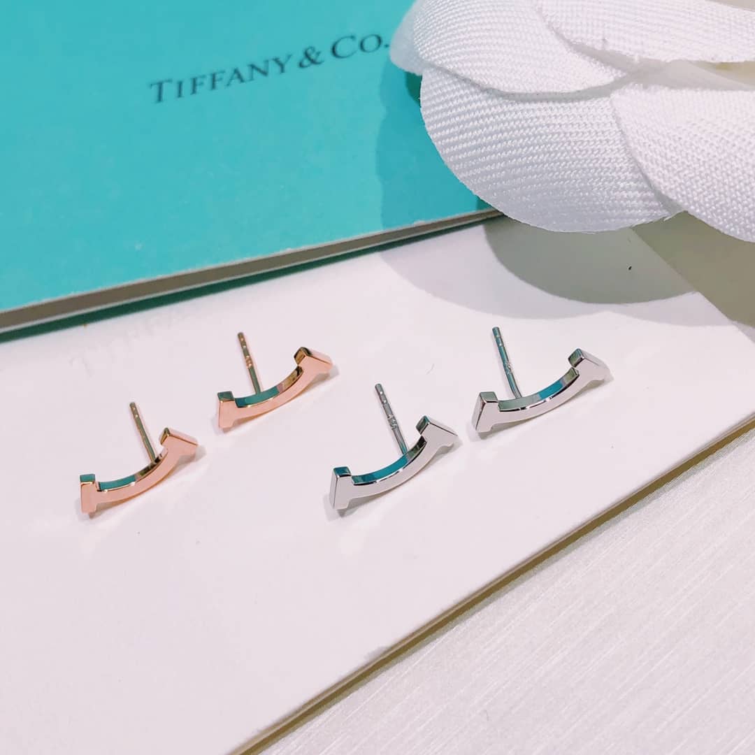 Fake T*f*ny Logo Earring