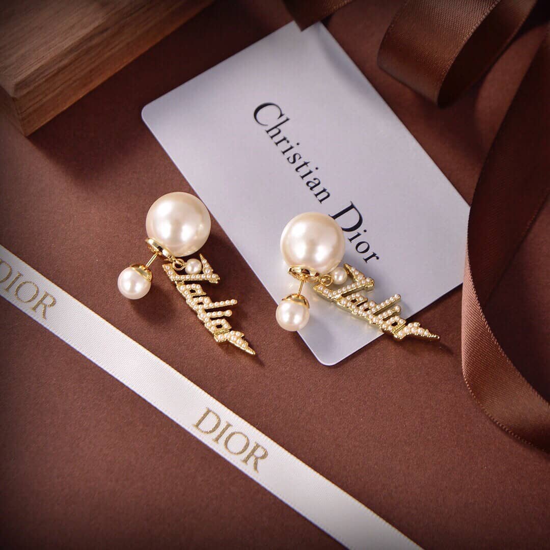Top Quality Chr1st1an D10r Earring