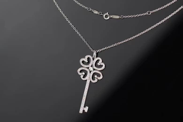 T*f*ny Necklace For Sale