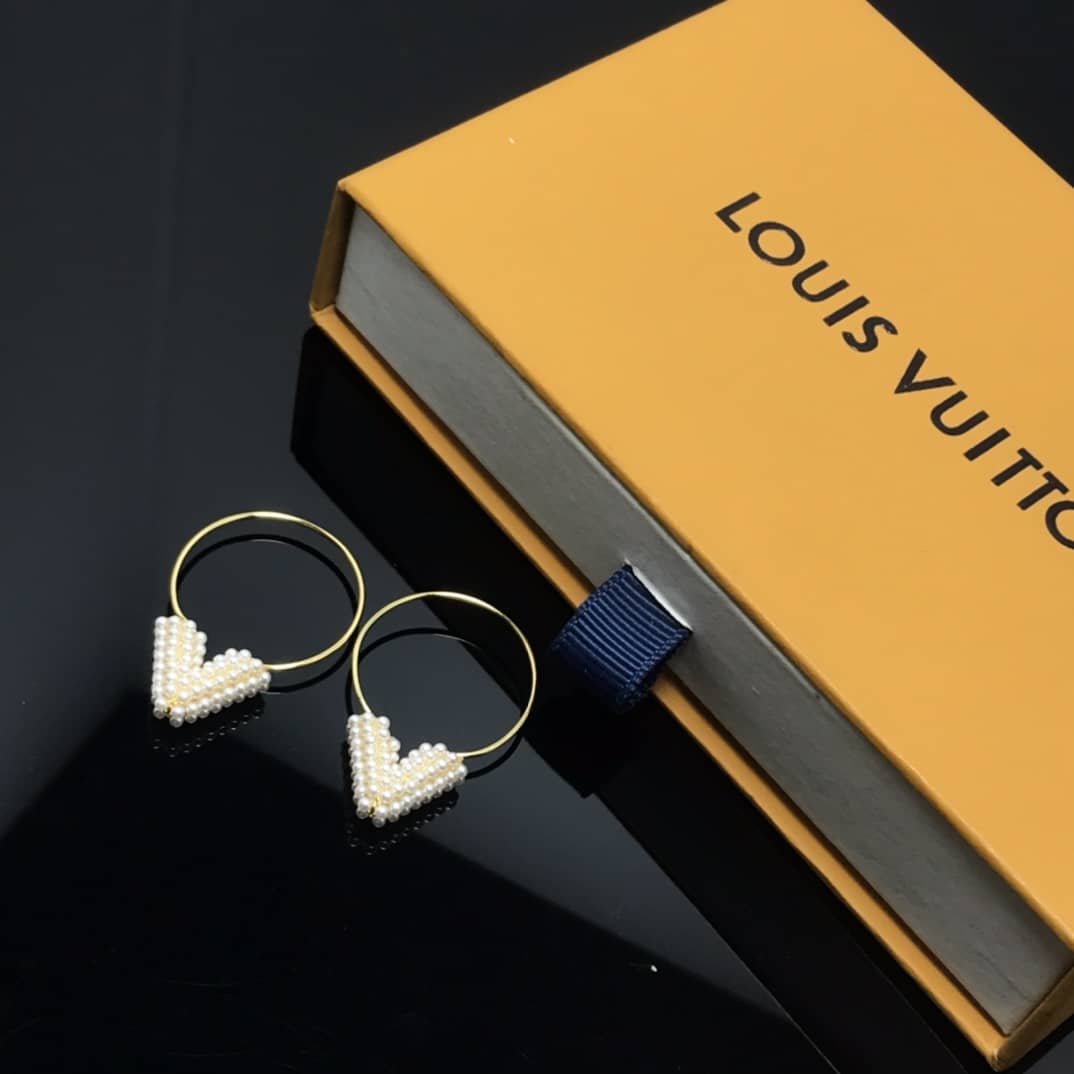 Cheap L0vis Vvtt0n Earring