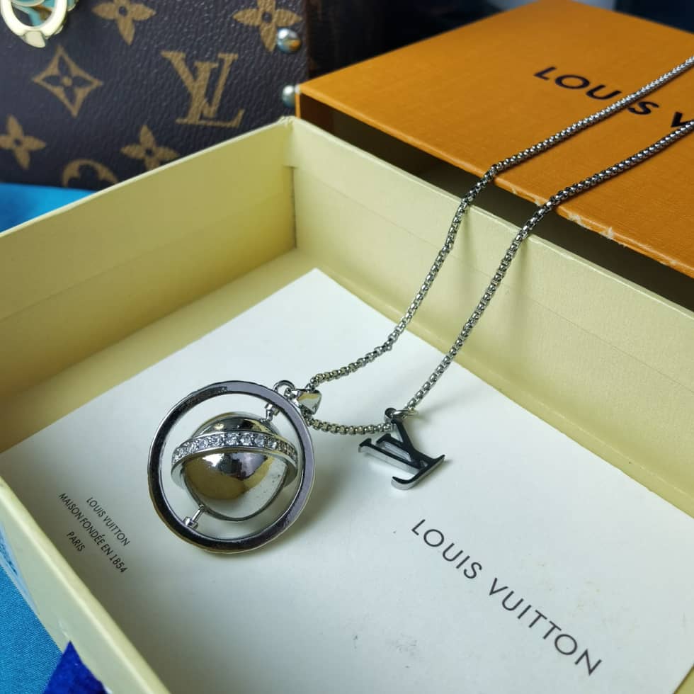 High Quality L0vis Vvtt0n Necklace