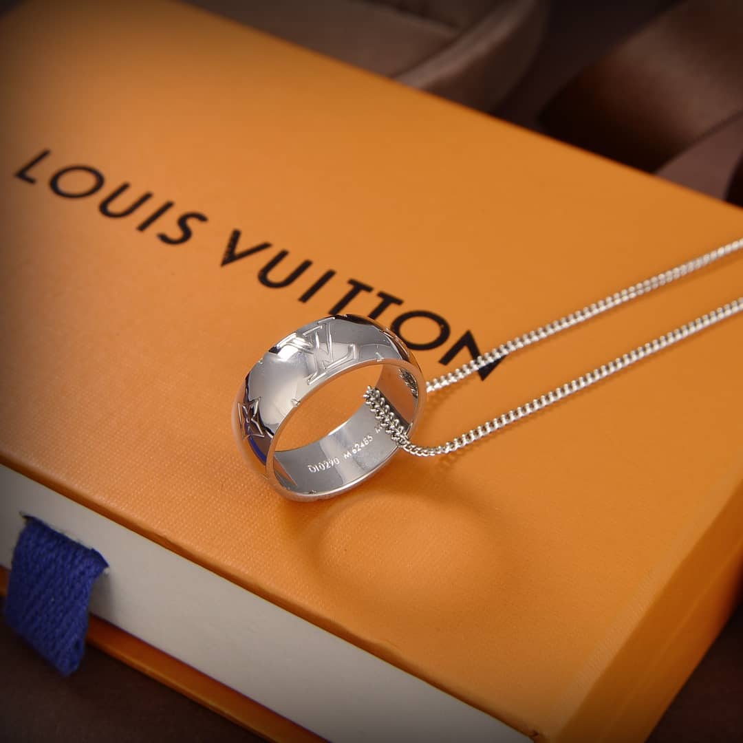 7 Star L0vis Vvtt0n Necklace