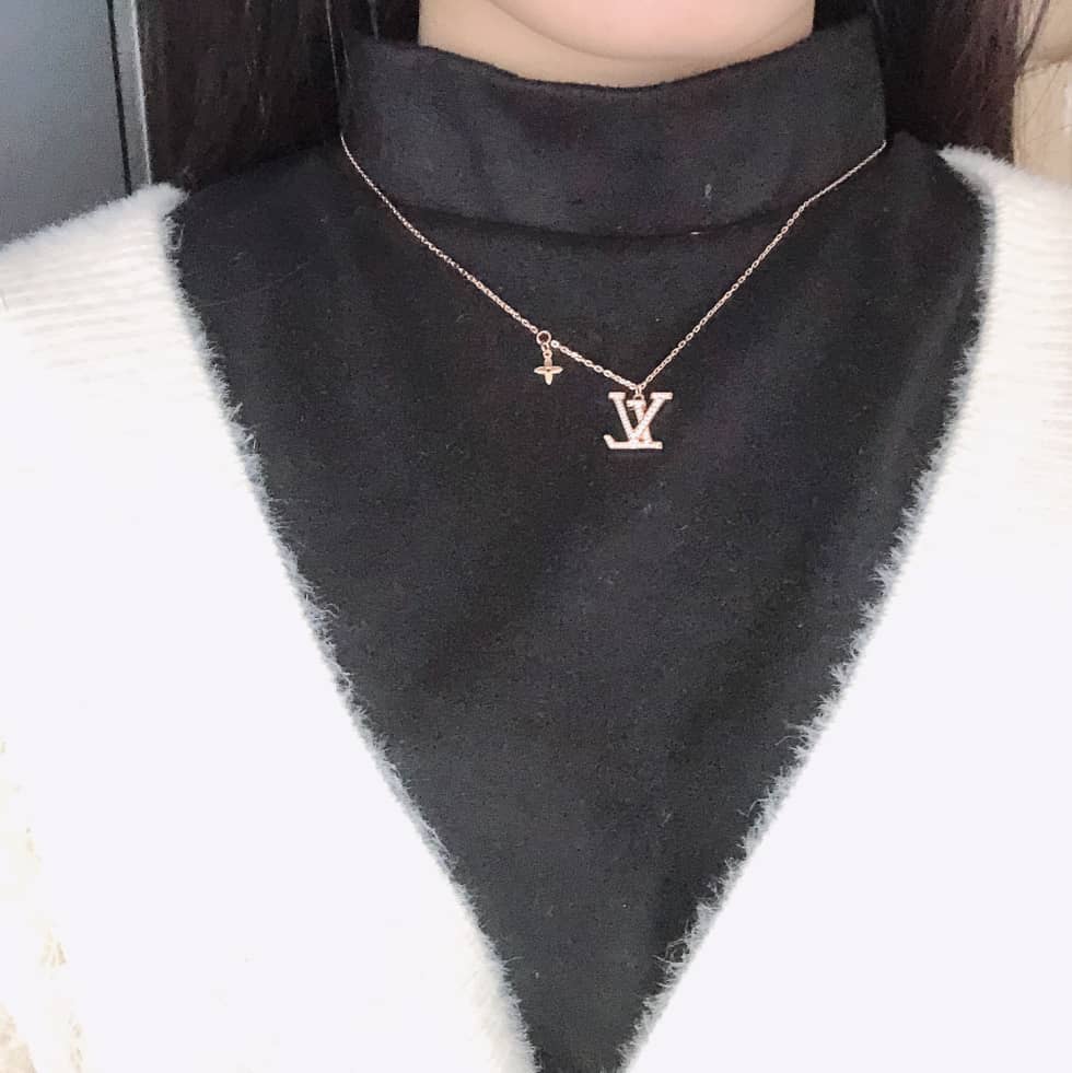 Wholesale L0vis Vvtt0n AAA+ Necklace