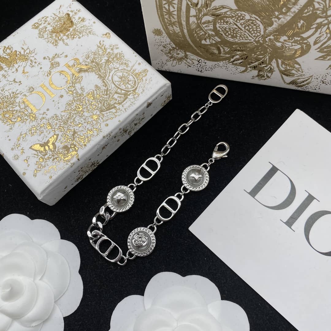 Best Chr1st1an D10r Classic Bracelet