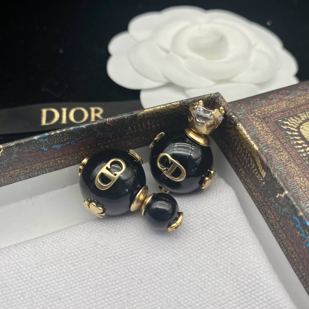 7 Star Chr1st1an D10r Earring