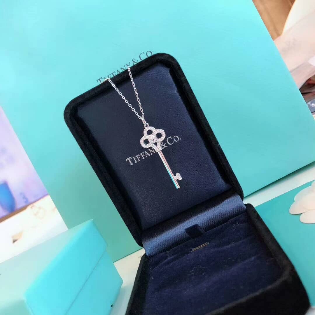 Knockoff T*f*ny Logo Necklace