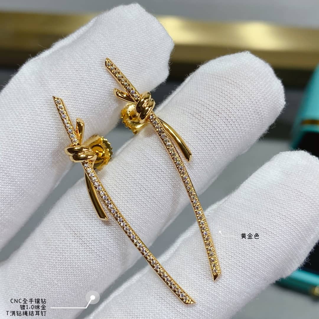 Designer T*f*ny Classic Earring
