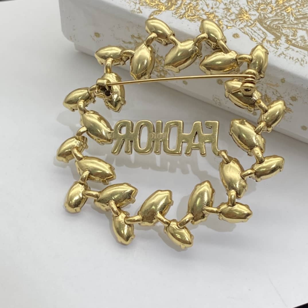 7 Star Chr1st1an D10r Brooch