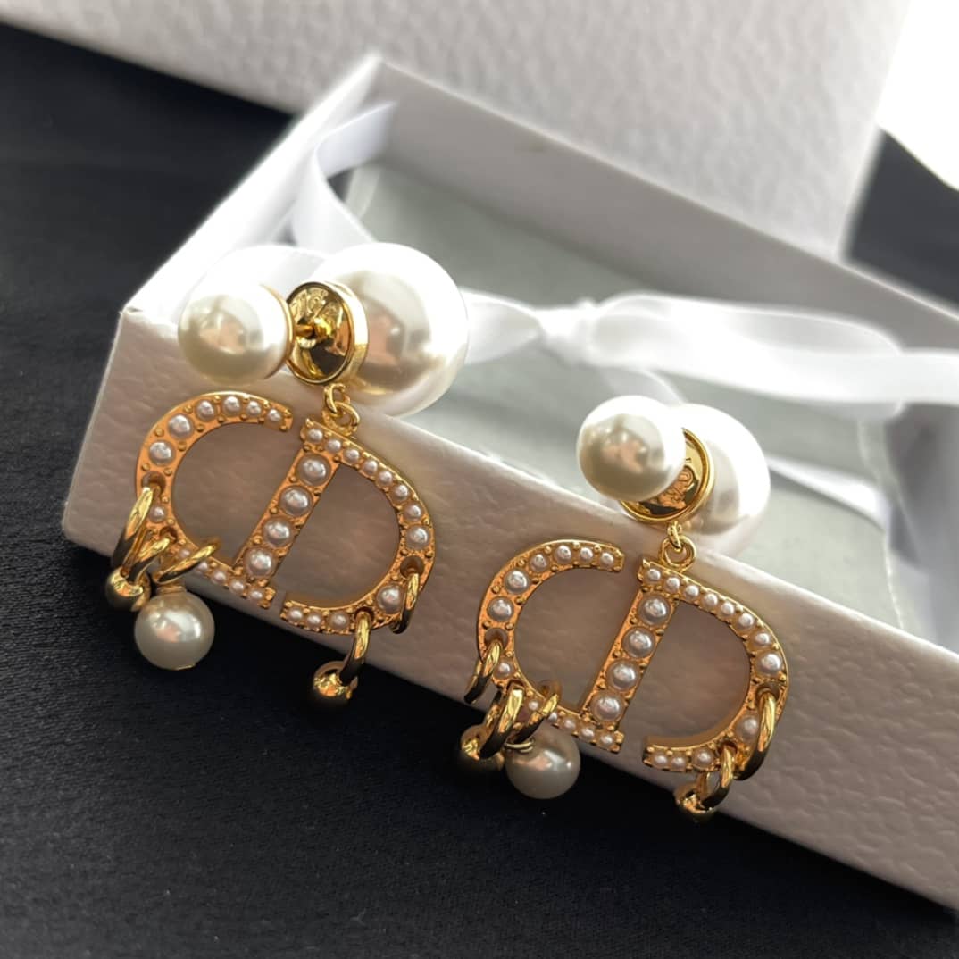 7 Star Chr1st1an D10r Earring