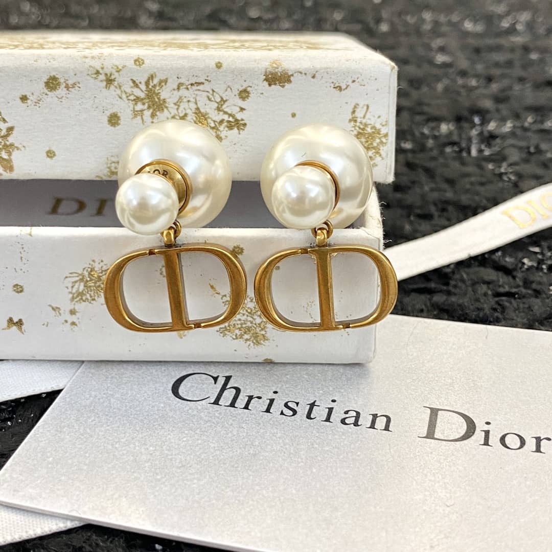 Top Quality Chr1st1an D10r Earring