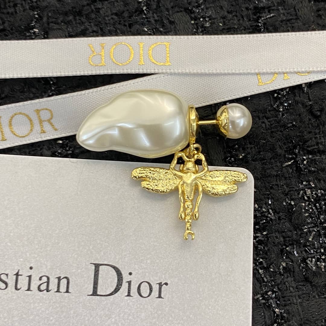 7 Star Chr1st1an D10r Earring