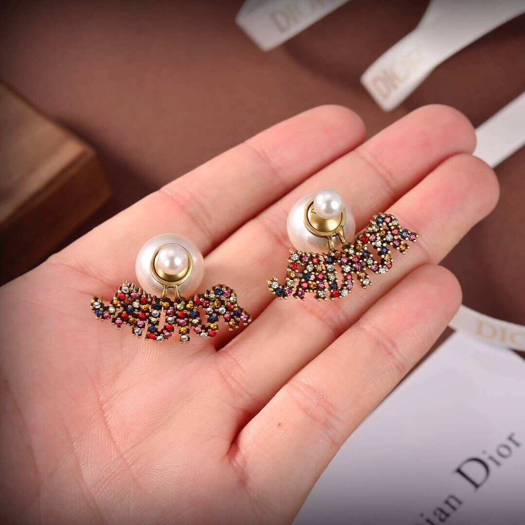 Best Chr1st1an D10r Classic Earring