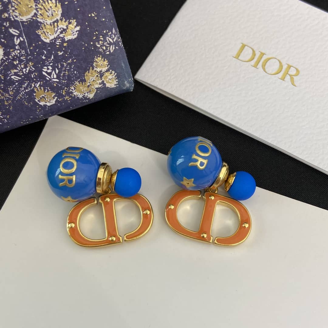 Best Chr1st1an D10r Classic Earring