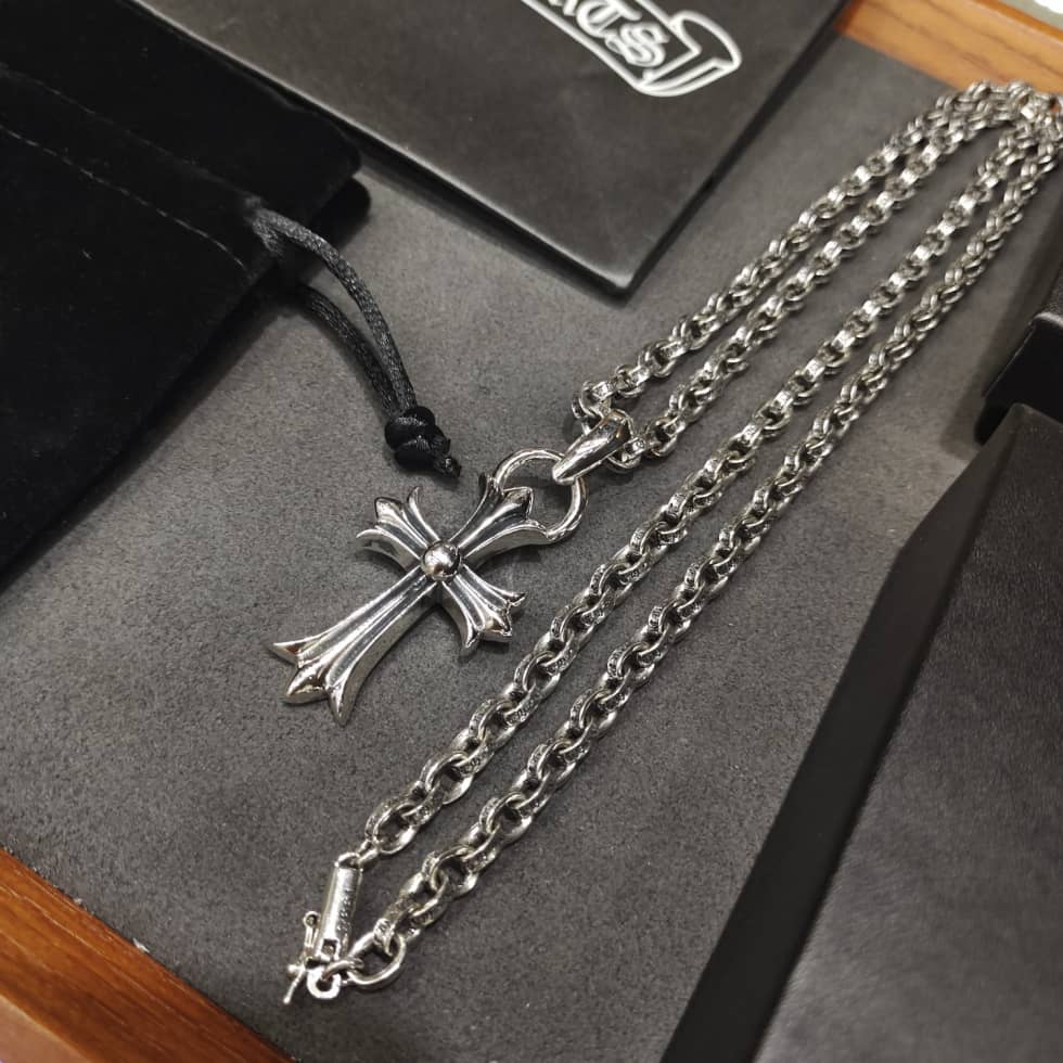 Replica Ch*0me He**ts Necklace
