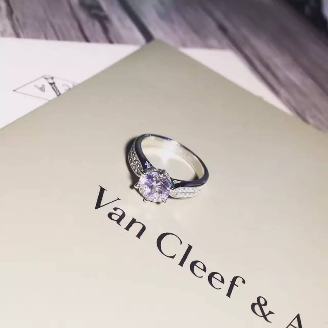 Luxury T*f*ny Classic AAA+ Ring