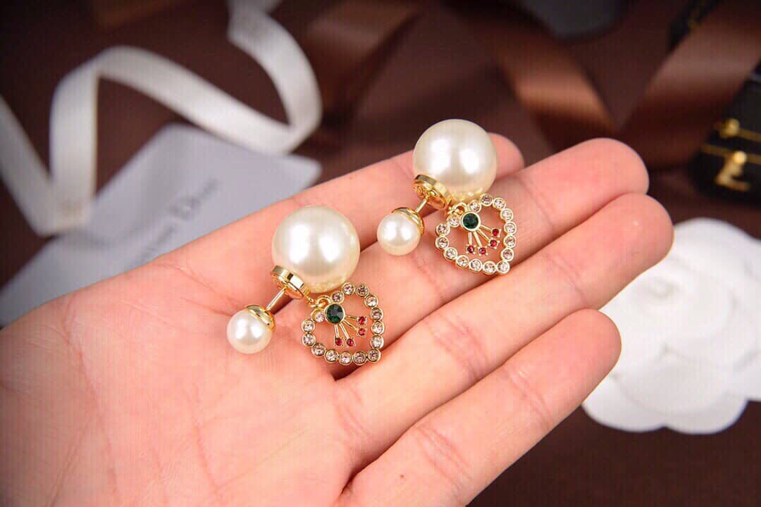 7 Star Chr1st1an D10r Earring