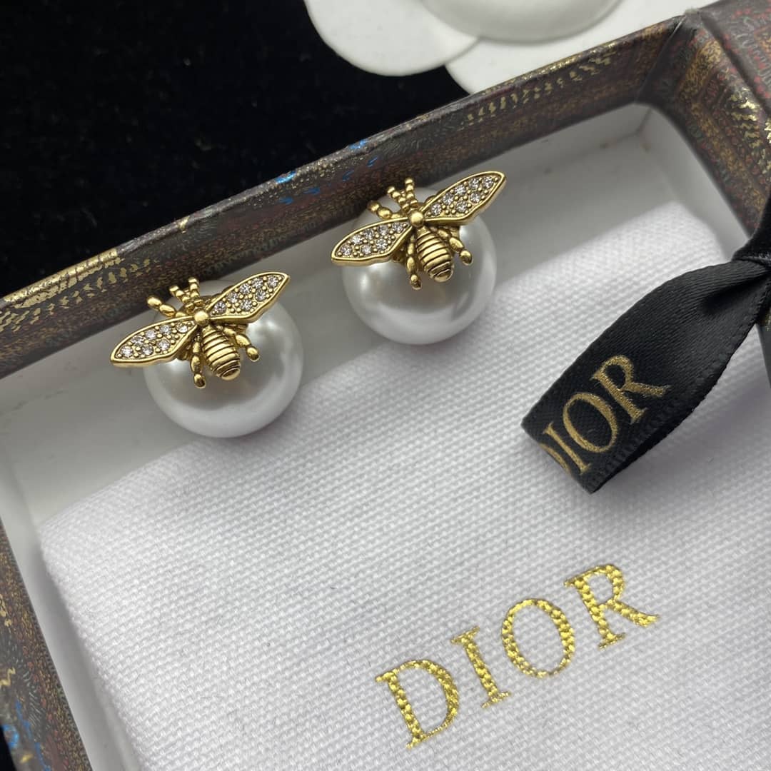 7 Star Chr1st1an D10r Earring