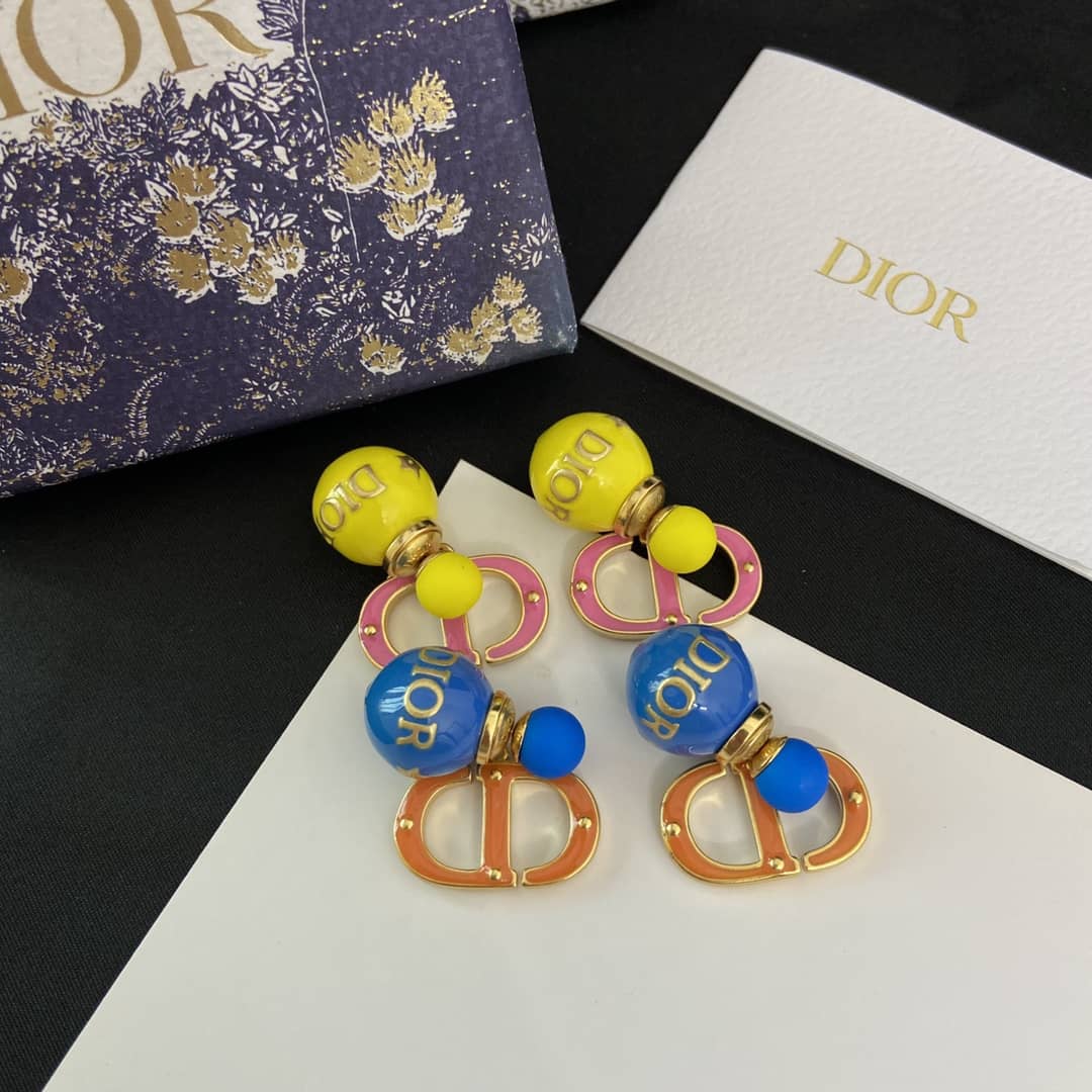 Best Chr1st1an D10r Classic Earring