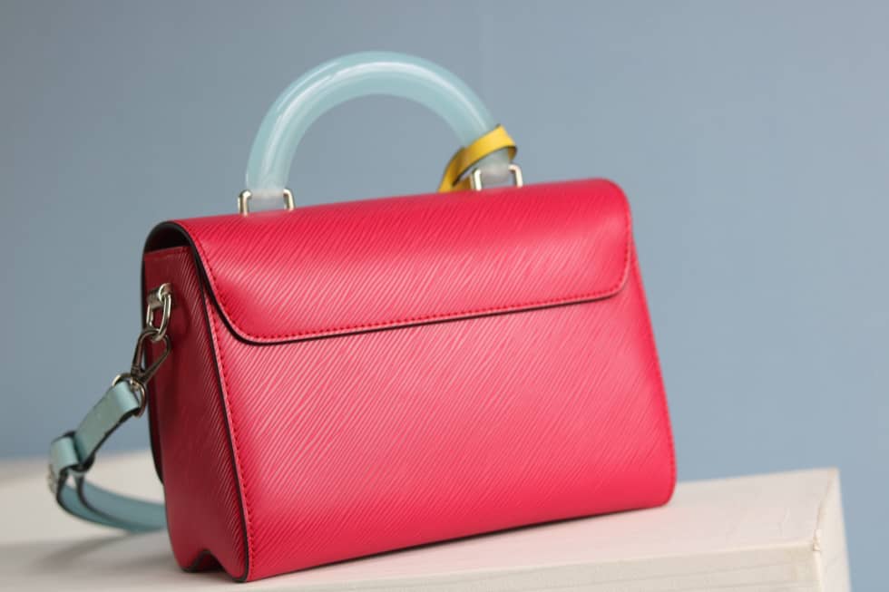 L0vis Vvtt0n Epi Twist PM Chain Red M50332 Replica Crossbody Bag